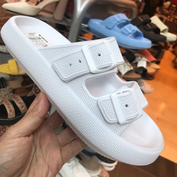 Pillow Sandals - Picture 2 of 5